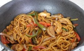 Cách làm mì xào gà rau củ đơn giản ngon lại Healthy